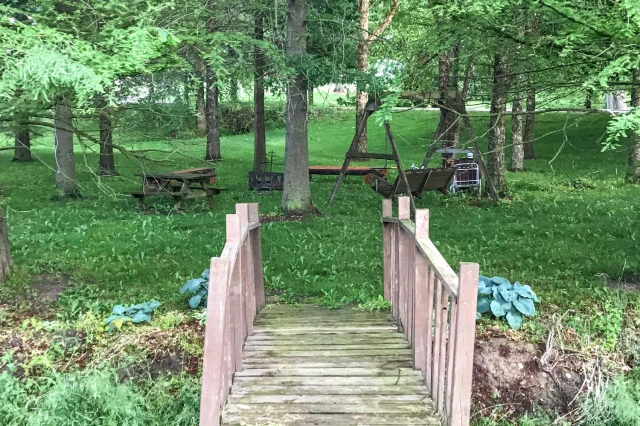 Honey House Cabin - A Quiet Countryside Retreat! Nappanee Екстер'єр фото
