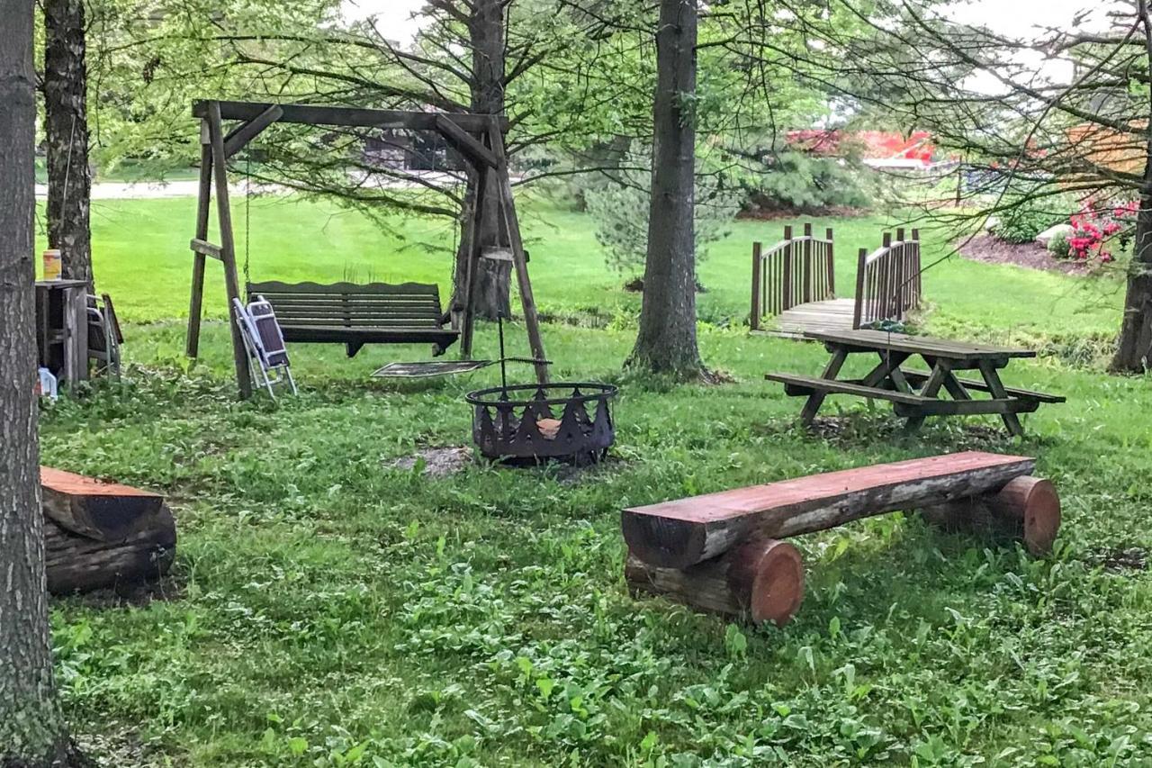 Honey House Cabin - A Quiet Countryside Retreat! Nappanee Екстер'єр фото