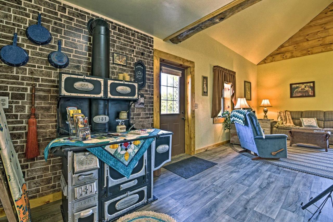 Honey House Cabin - A Quiet Countryside Retreat! Nappanee Екстер'єр фото