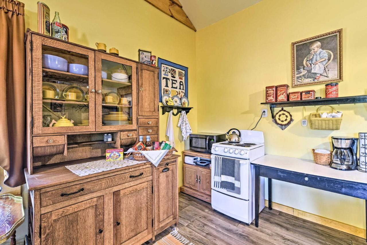 Honey House Cabin - A Quiet Countryside Retreat! Nappanee Екстер'єр фото