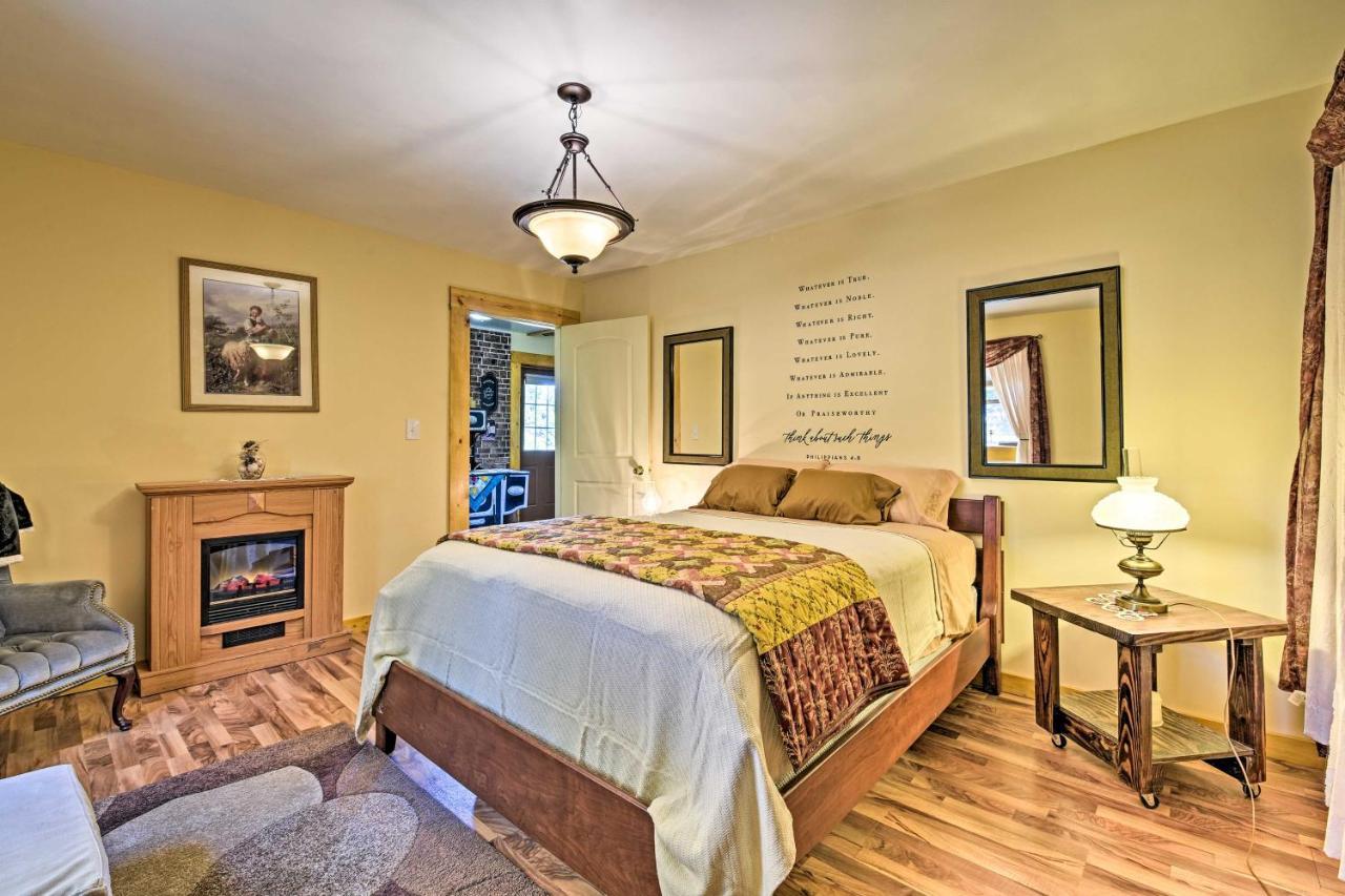 Honey House Cabin - A Quiet Countryside Retreat! Nappanee Екстер'єр фото