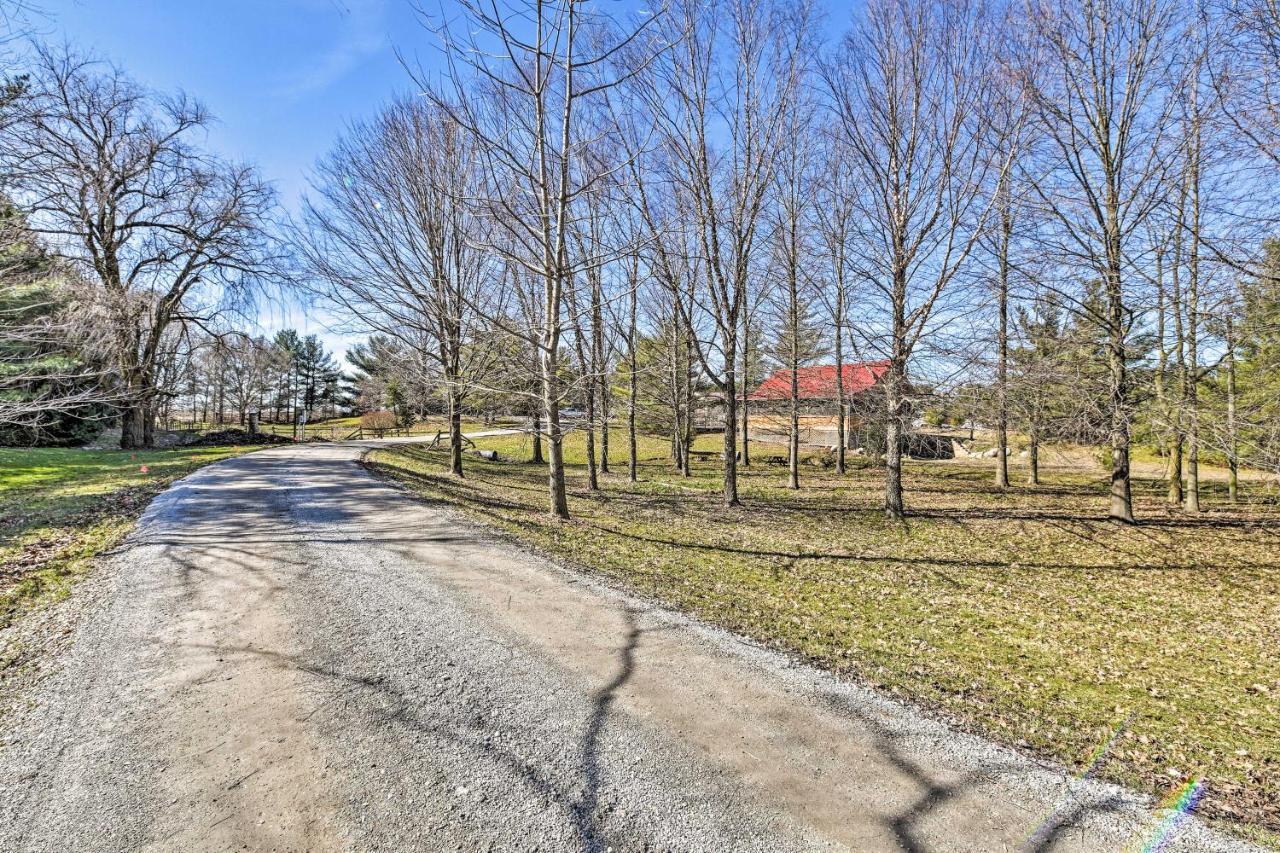 Honey House Cabin - A Quiet Countryside Retreat! Nappanee Екстер'єр фото
