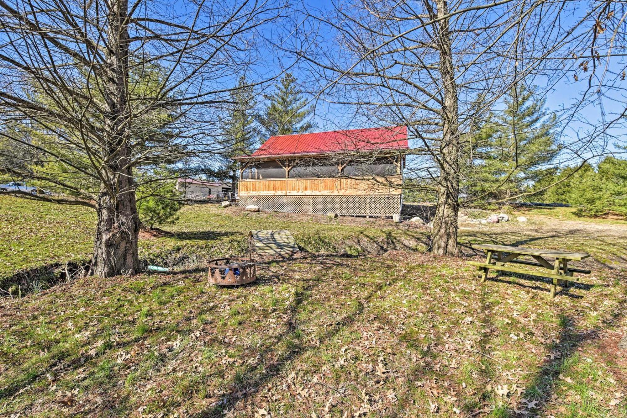 Honey House Cabin - A Quiet Countryside Retreat! Nappanee Екстер'єр фото