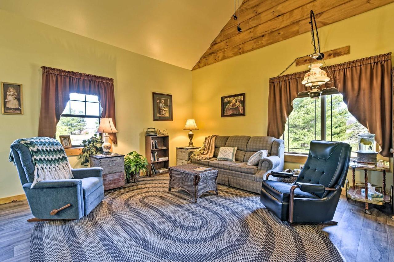 Honey House Cabin - A Quiet Countryside Retreat! Nappanee Екстер'єр фото