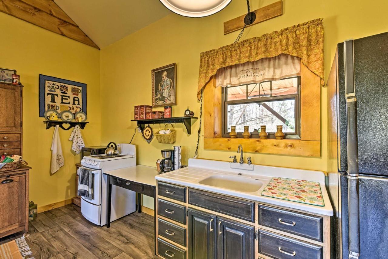 Honey House Cabin - A Quiet Countryside Retreat! Nappanee Екстер'єр фото