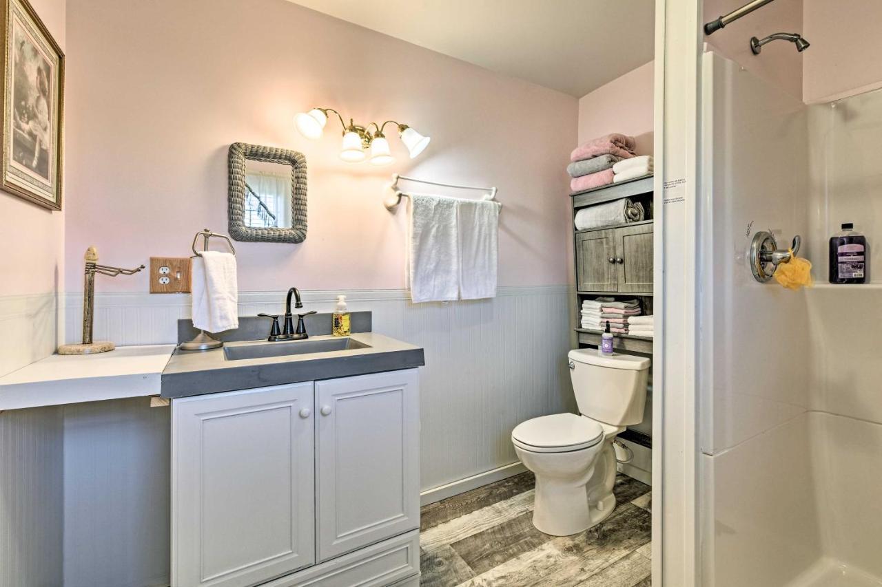 Honey House Cabin - A Quiet Countryside Retreat! Nappanee Екстер'єр фото