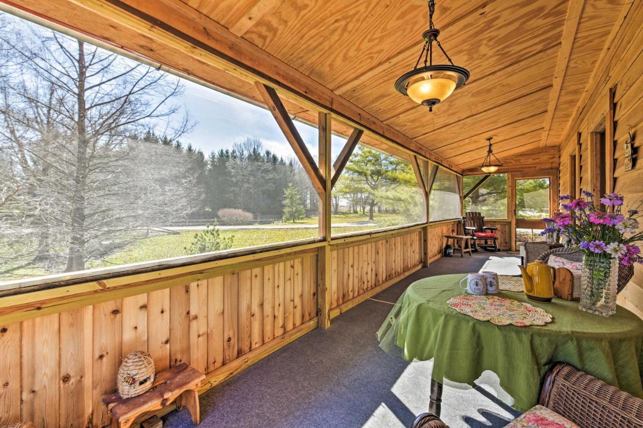Honey House Cabin - A Quiet Countryside Retreat! Nappanee Екстер'єр фото