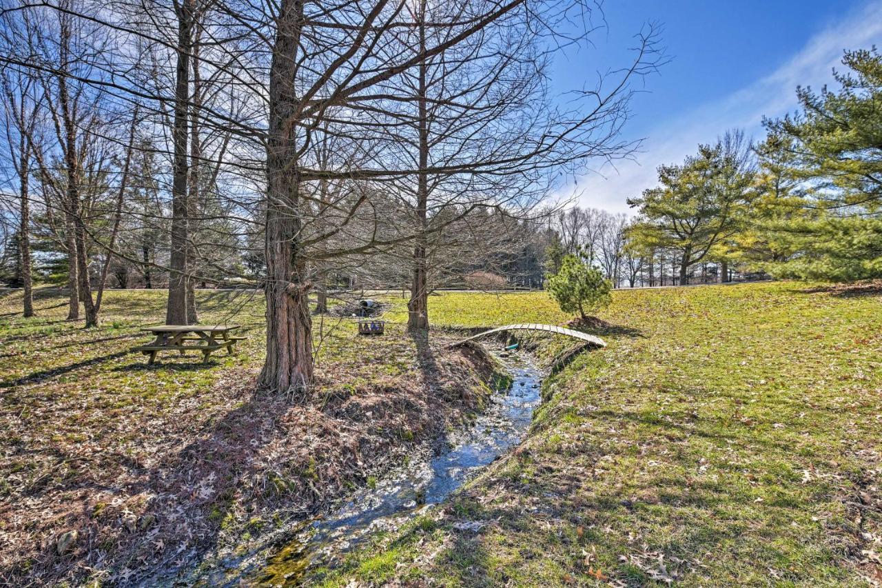 Honey House Cabin - A Quiet Countryside Retreat! Nappanee Екстер'єр фото