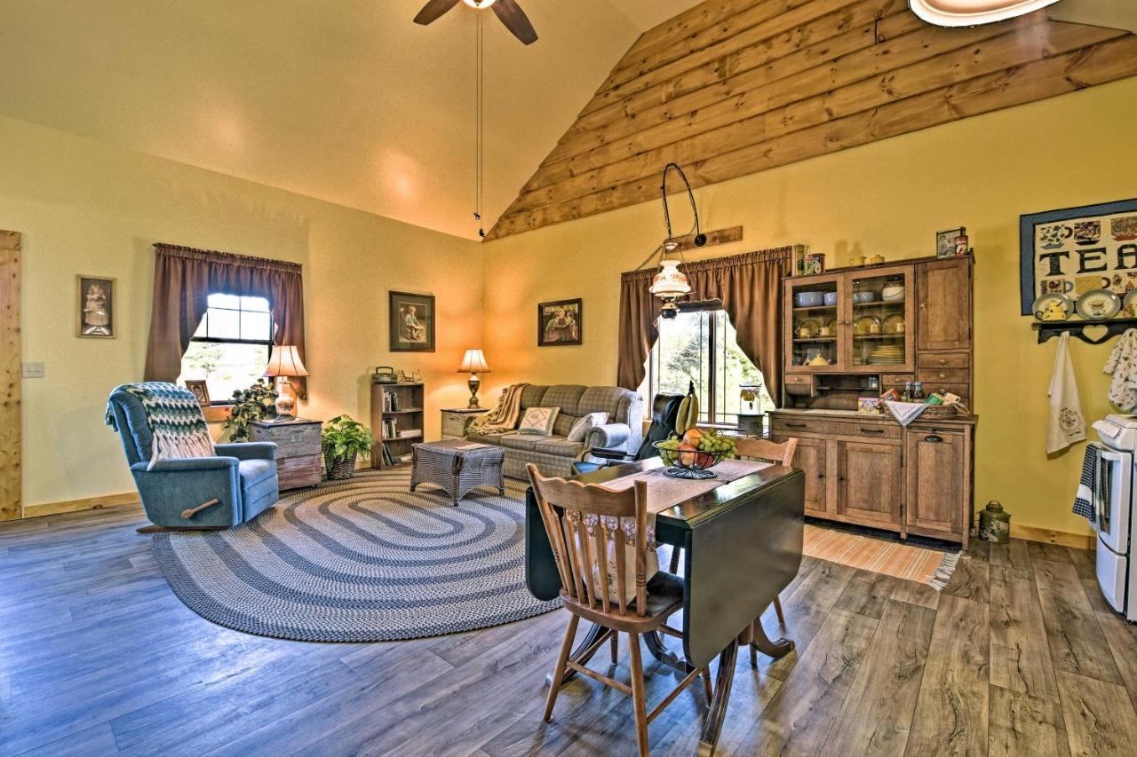Honey House Cabin - A Quiet Countryside Retreat! Nappanee Екстер'єр фото