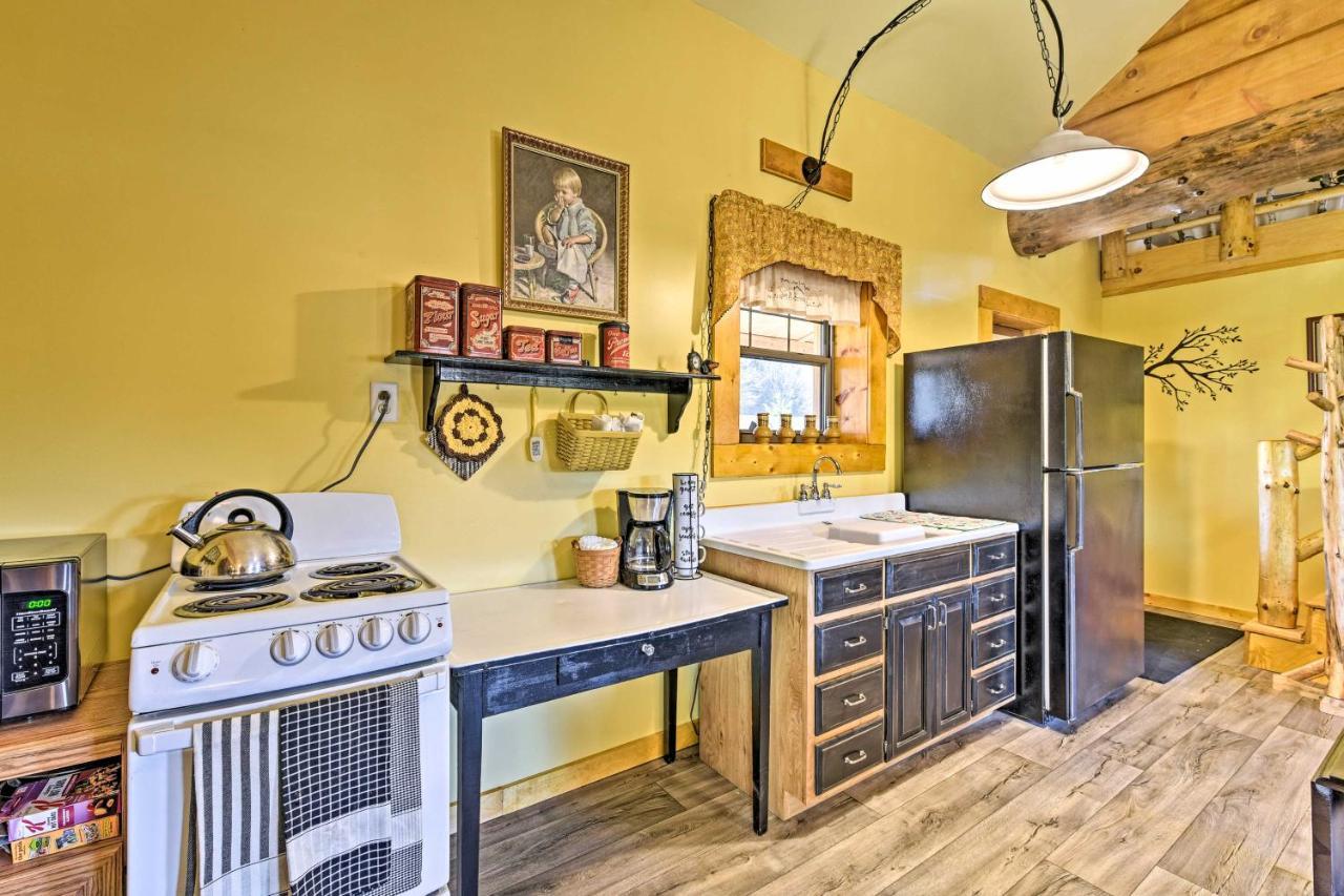 Honey House Cabin - A Quiet Countryside Retreat! Nappanee Екстер'єр фото
