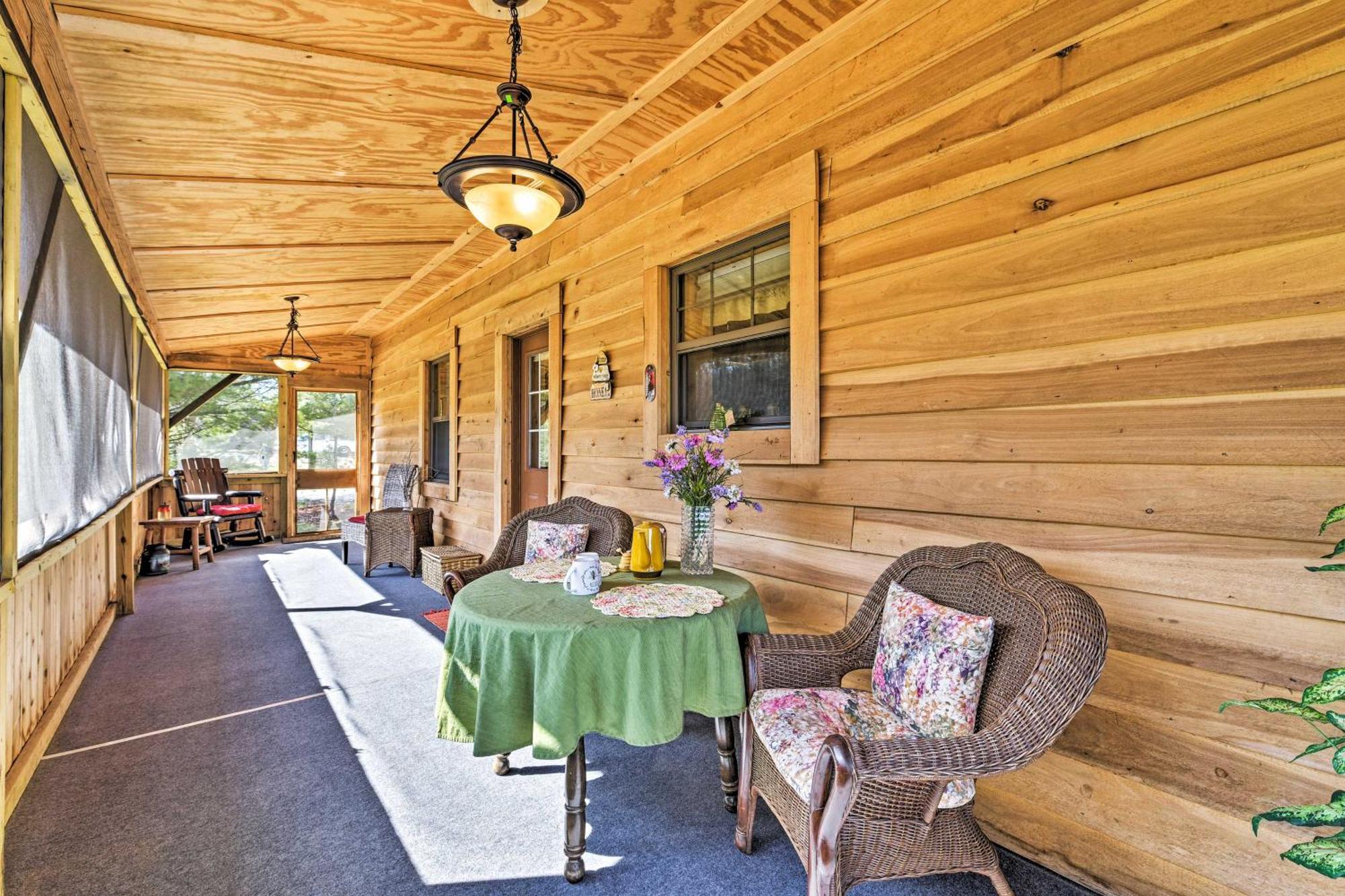 Honey House Cabin - A Quiet Countryside Retreat! Nappanee Екстер'єр фото