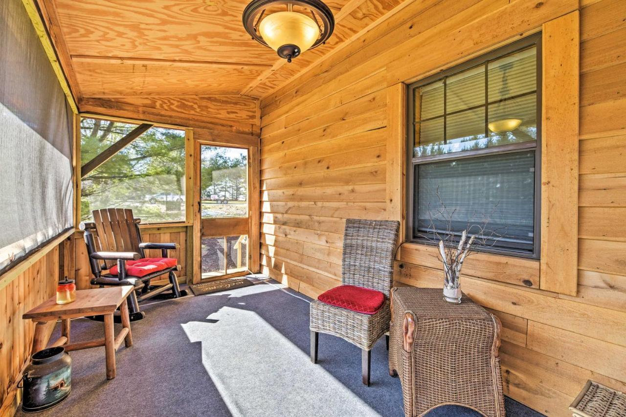 Honey House Cabin - A Quiet Countryside Retreat! Nappanee Екстер'єр фото